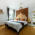 Zythogite, 23 Personnes, 9 Chambres, 6 Salles De Bain, Bbq, Jacuzzi, Jardin, Billard Tintigny