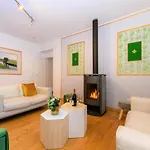 Zythogite, 23 Personnes, 9 Chambres, 6 Salles De Bain, Bbq, Jacuzzi, Jardin, Billard Tatil Evi Tintigny