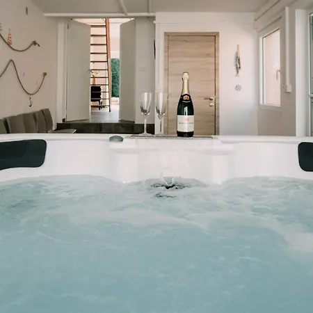 Zythogite, 23 Personnes, 9 Chambres, 6 Salles De Bain, Bbq, Jacuzzi, Jardin, Billard Feriehus *