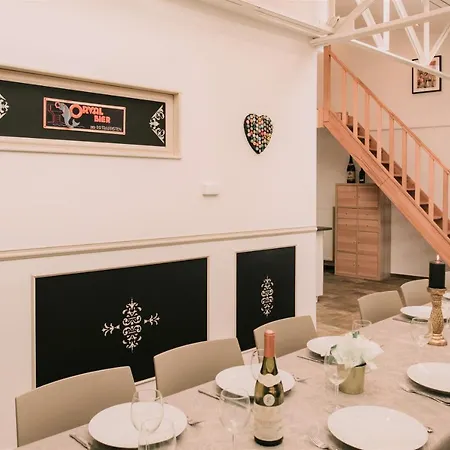 Zythogite, 23 Personnes, 9 Chambres, 6 Salles De Bain, Bbq, Jacuzzi, Jardin, Billard * Tintigny