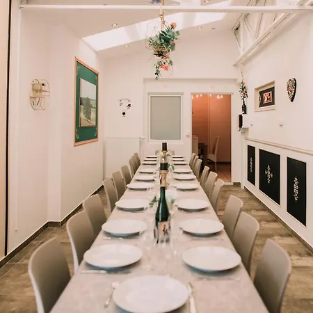 Zythogite, 23 Personnes, 9 Chambres, 6 Salles De Bain, Bbq, Jacuzzi, Jardin, Billard * Tintigny