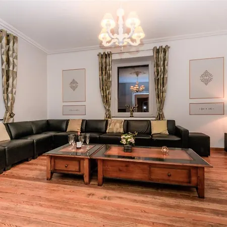 펜션 Zythogite, 23 Personnes, 9 Chambres, 6 Salles De Bain, Bbq, Jacuzzi, Jardin, Billard *