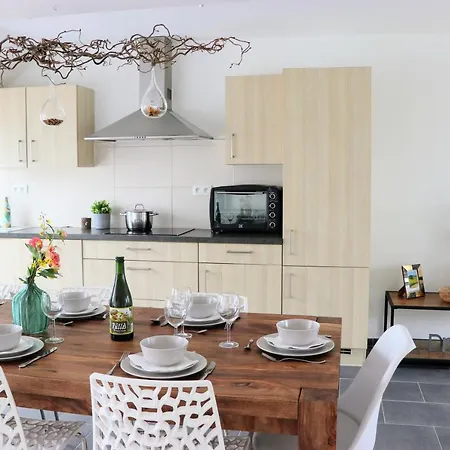Дом отдыха Zythogite, 23 Personnes, 9 Chambres, 6 Salles De Bain, Bbq, Jacuzzi, Jardin, Billard Tintigny