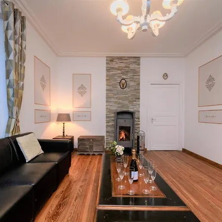 Zythogite, 23 Personnes, 9 Chambres, 6 Salles De Bain, Bbq, Jacuzzi, Jardin, Billard בית נופש