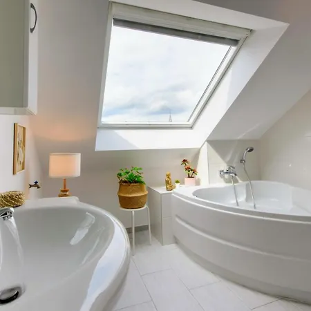 Zythogite, 23 Personnes, 9 Chambres, 6 Salles De Bain, Bbq, Jacuzzi, Jardin, Billard *