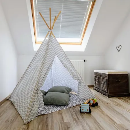 Feriehus Zythogite, 23 Personnes, 9 Chambres, 6 Salles De Bain, Bbq, Jacuzzi, Jardin, Billard Tintigny