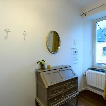 Zythogite, 23 Personnes, 9 Chambres, 6 Salles De Bain, Bbq, Jacuzzi, Jardin, Billard Tintigny