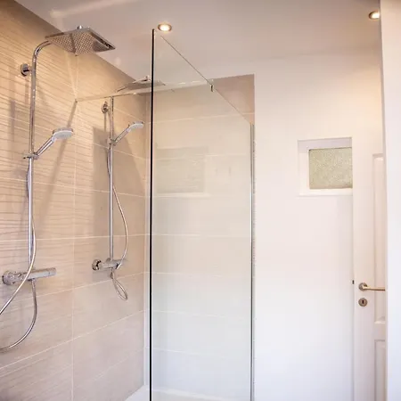 Zythogite, 23 Personnes, 9 Chambres, 6 Salles De Bain, Bbq, Jacuzzi, Jardin, Billard