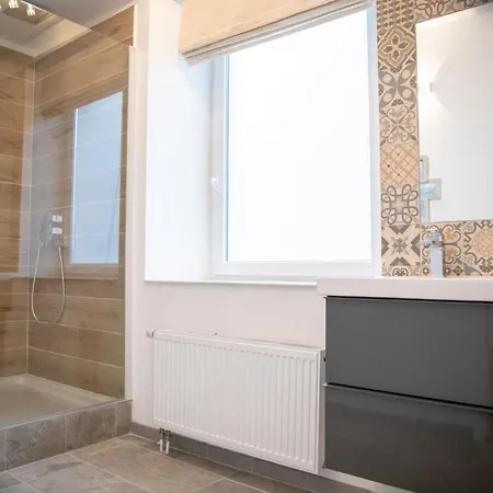 Zythogite, 23 Personnes, 9 Chambres, 6 Salles De Bain, Bbq, Jacuzzi, Jardin, Billard בית נופש Tintigny