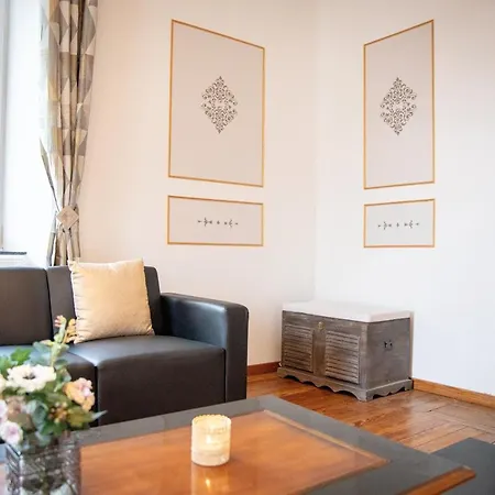 Zythogite, 23 Personnes, 9 Chambres, 6 Salles De Bain, Bbq, Jacuzzi, Jardin, Billard