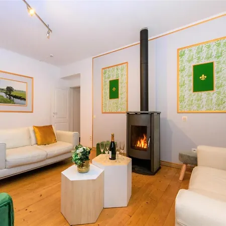 Zythogite, 23 Personnes, 9 Chambres, 6 Salles De Bain, Bbq, Jacuzzi, Jardin, Billard בית נופש Tintigny