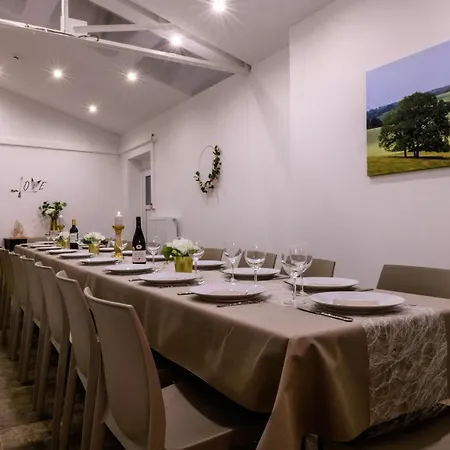 Zythogite, 23 Personnes, 9 Chambres, 6 Salles De Bain, Bbq, Jacuzzi, Jardin, Billard * Tintigny