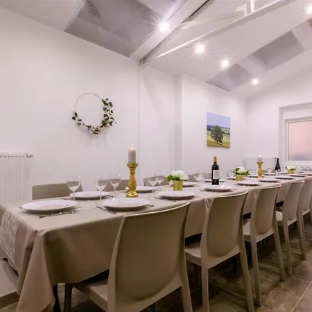 Zythogite, 23 Personnes, 9 Chambres, 6 Salles De Bain, Bbq, Jacuzzi, Jardin, Billard Tintigny