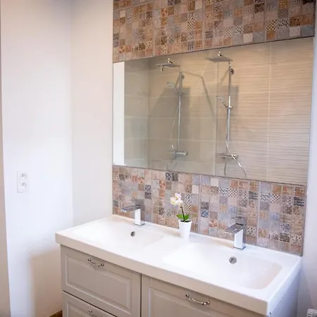 Zythogite, 23 Personnes, 9 Chambres, 6 Salles De Bain, Bbq, Jacuzzi, Jardin, Billard בית נופש *