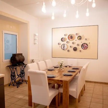 Zythogite, 23 Personnes, 9 Chambres, 6 Salles De Bain, Bbq, Jacuzzi, Jardin, Billard