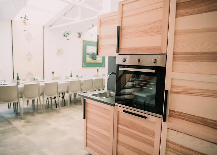 Dom wakacyjny Zythogite, 23 Personnes, 9 Chambres, 6 Salles De Bain, Bbq, Jacuzzi, Jardin, Billard Tintigny