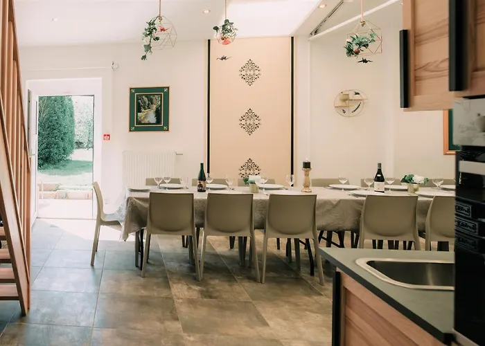 Zythogite, 23 Personnes, 9 Chambres, 6 Salles De Bain, Bbq, Jacuzzi, Jardin, Billard Tintigny