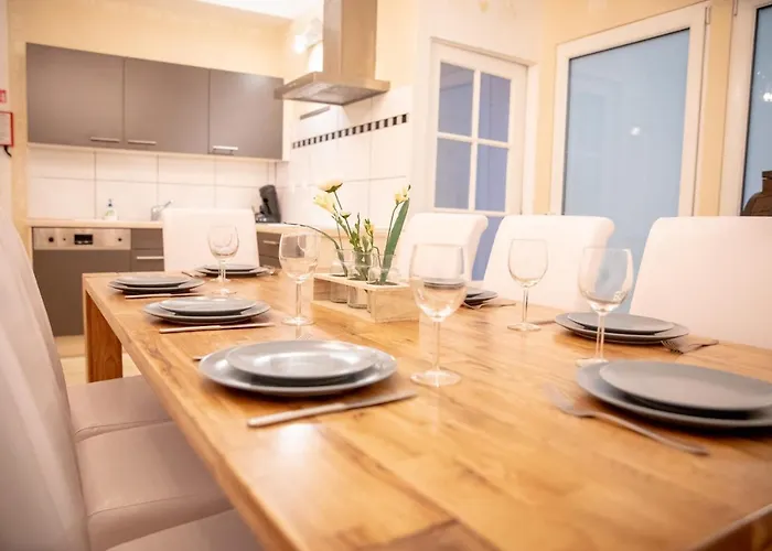 Zythogite, 23 Personnes, 9 Chambres, 6 Salles De Bain, Bbq, Jacuzzi, Jardin, Billard Dom wakacyjny *