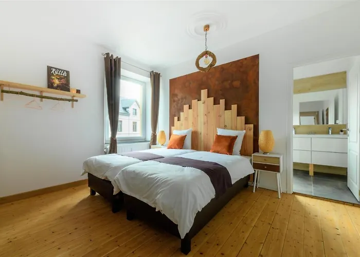 Zythogite, 23 Personnes, 9 Chambres, 6 Salles De Bain, Bbq, Jacuzzi, Jardin, Billard Tintigny