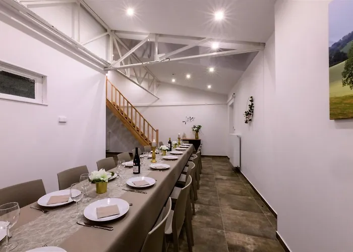 Zythogite, 23 Personnes, 9 Chambres, 6 Salles De Bain, Bbq, Jacuzzi, Jardin, Billard Dom wakacyjny *