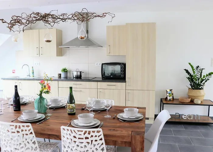 Сasa de vacaciones Zythogite, 23 Personnes, 9 Chambres, 6 Salles De Bain, Bbq, Jacuzzi, Jardin, Billard Tintigny