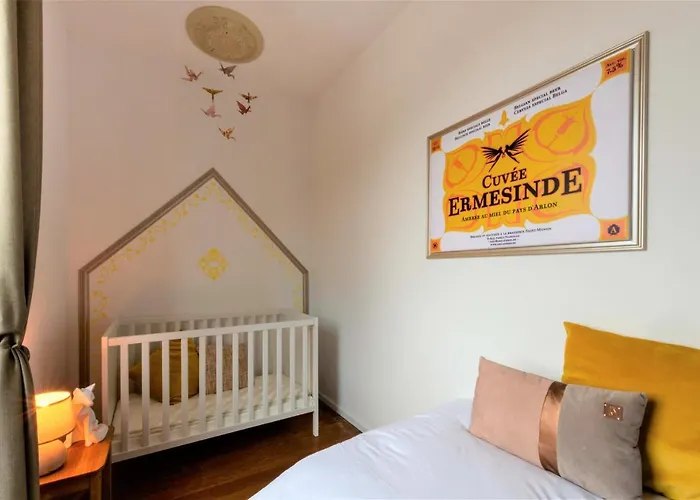 Zythogite, 23 Personnes, 9 Chambres, 6 Salles De Bain, Bbq, Jacuzzi, Jardin, Billard * Tintigny