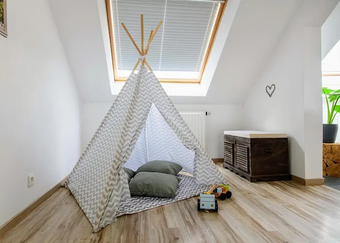 Dom wakacyjny Zythogite, 23 Personnes, 9 Chambres, 6 Salles De Bain, Bbq, Jacuzzi, Jardin, Billard Tintigny