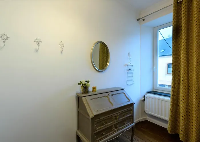 Zythogite, 23 Personnes, 9 Chambres, 6 Salles De Bain, Bbq, Jacuzzi, Jardin, Billard Tintigny