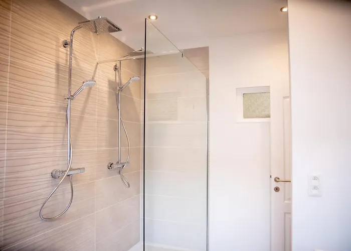 Zythogite, 23 Personnes, 9 Chambres, 6 Salles De Bain, Bbq, Jacuzzi, Jardin, Billard