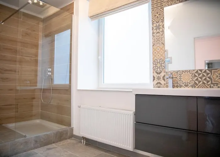 Zythogite, 23 Personnes, 9 Chambres, 6 Salles De Bain, Bbq, Jacuzzi, Jardin, Billard Dom wakacyjny Tintigny