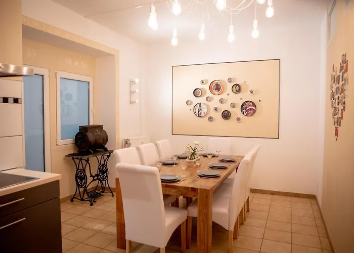 Zythogite, 23 Personnes, 9 Chambres, 6 Salles De Bain, Bbq, Jacuzzi, Jardin, Billard